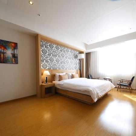 Lake 45 Hotel Naju Екстериор снимка