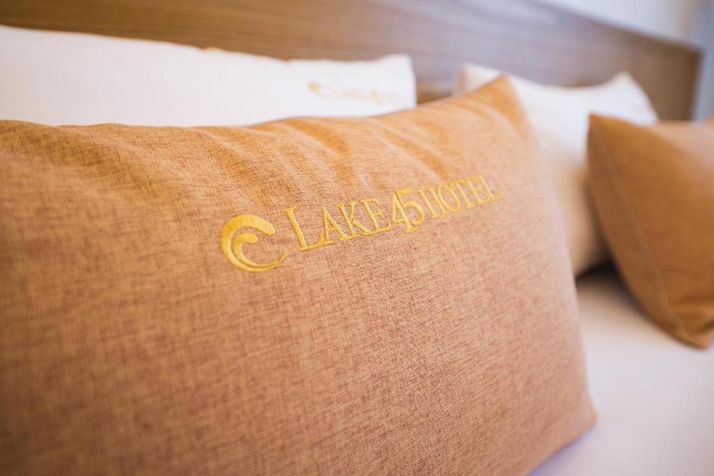 Lake 45 Hotel Naju Екстериор снимка