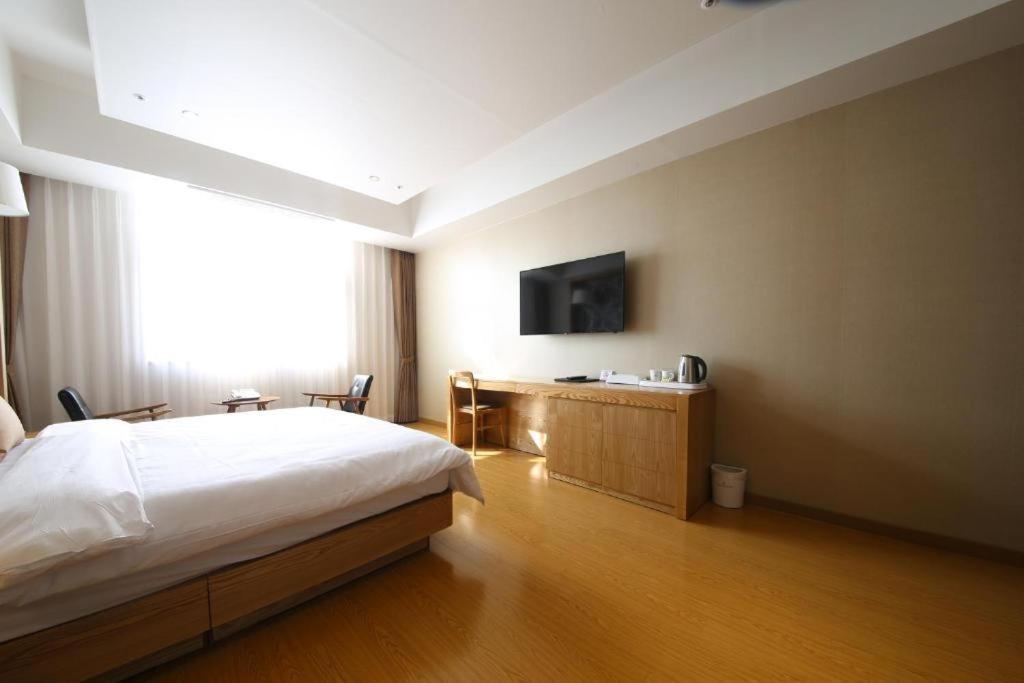 Lake 45 Hotel Naju Екстериор снимка