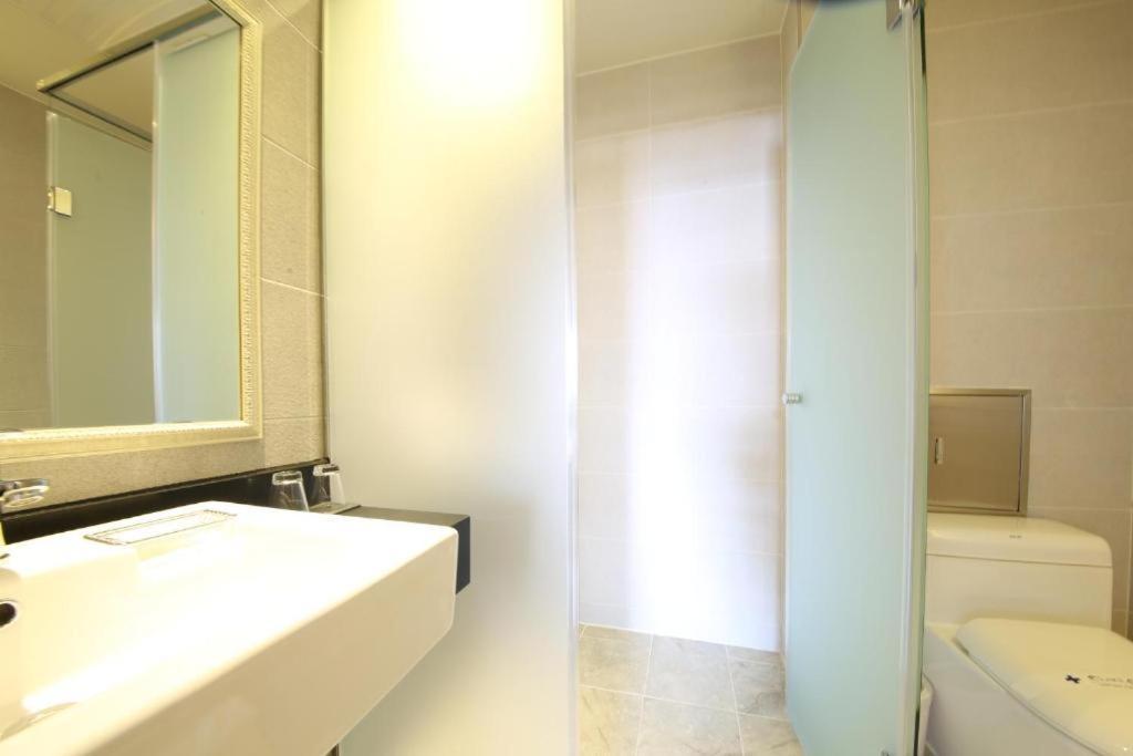Lake 45 Hotel Naju Екстериор снимка