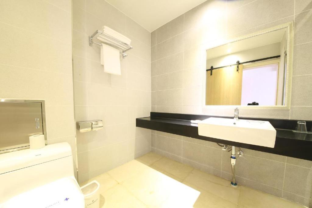 Lake 45 Hotel Naju Екстериор снимка