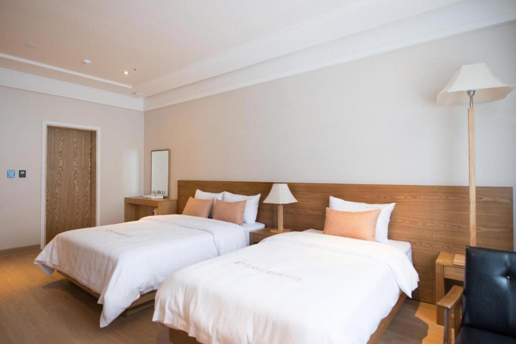 Lake 45 Hotel Naju Екстериор снимка