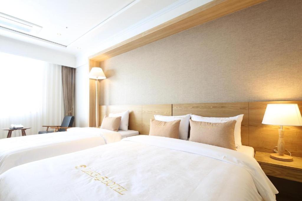 Lake 45 Hotel Naju Екстериор снимка