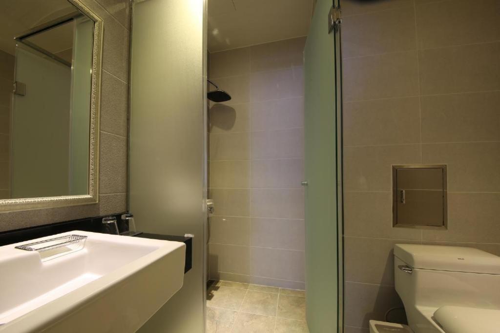 Lake 45 Hotel Naju Екстериор снимка
