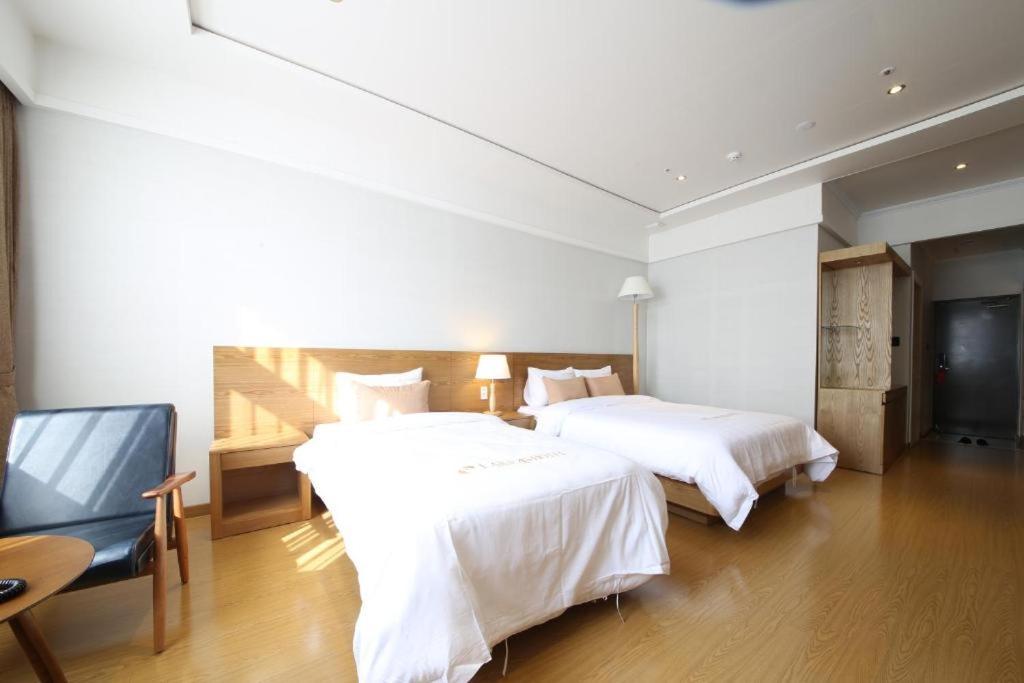 Lake 45 Hotel Naju Екстериор снимка