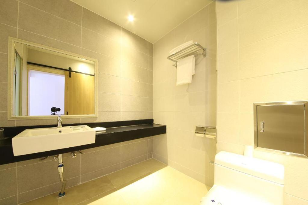 Lake 45 Hotel Naju Екстериор снимка