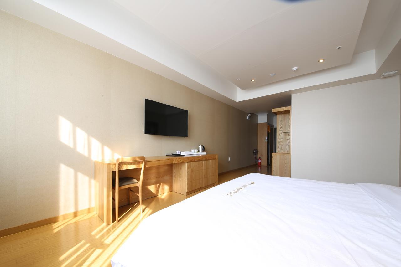 Lake 45 Hotel Naju Екстериор снимка