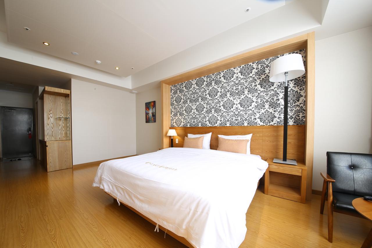 Lake 45 Hotel Naju Екстериор снимка