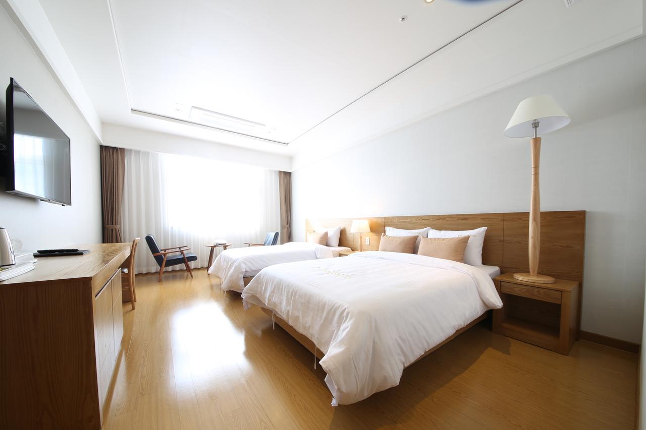 Lake 45 Hotel Naju Екстериор снимка