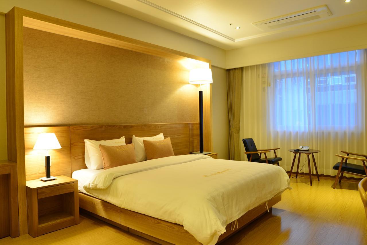 Lake 45 Hotel Naju Екстериор снимка