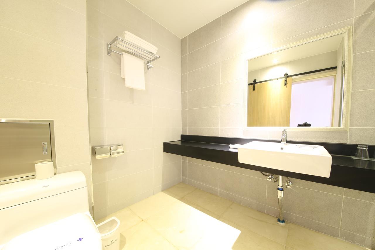 Lake 45 Hotel Naju Екстериор снимка