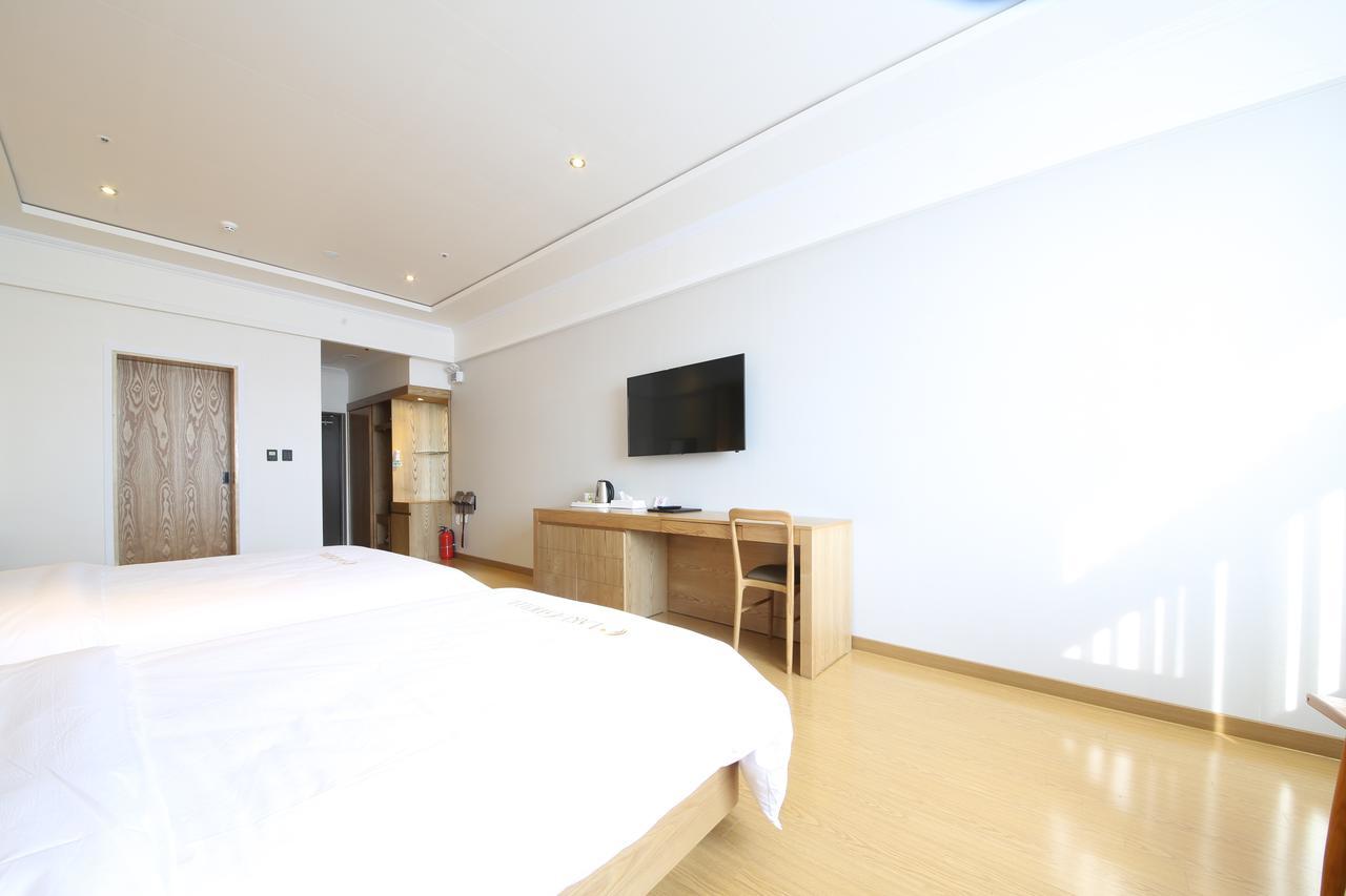 Lake 45 Hotel Naju Екстериор снимка