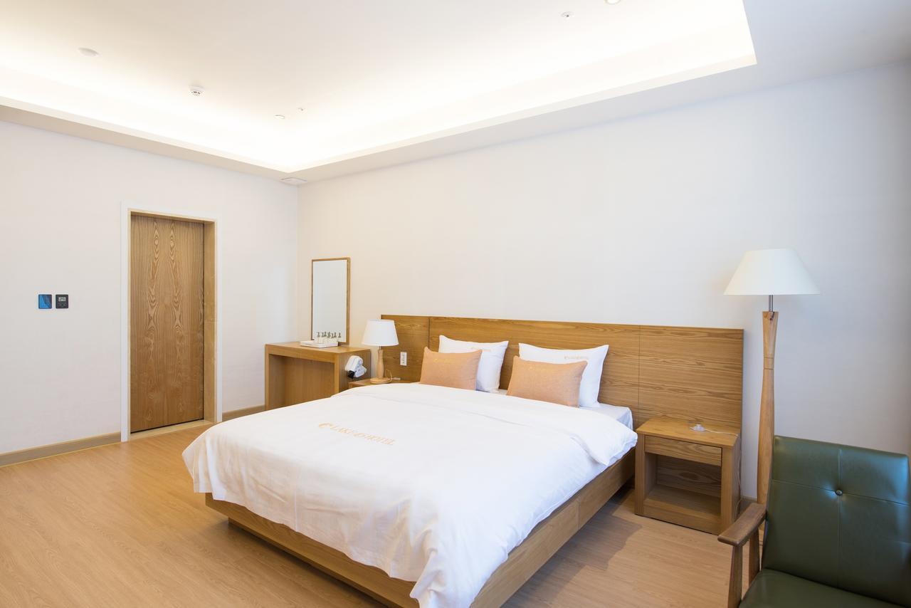 Lake 45 Hotel Naju Екстериор снимка