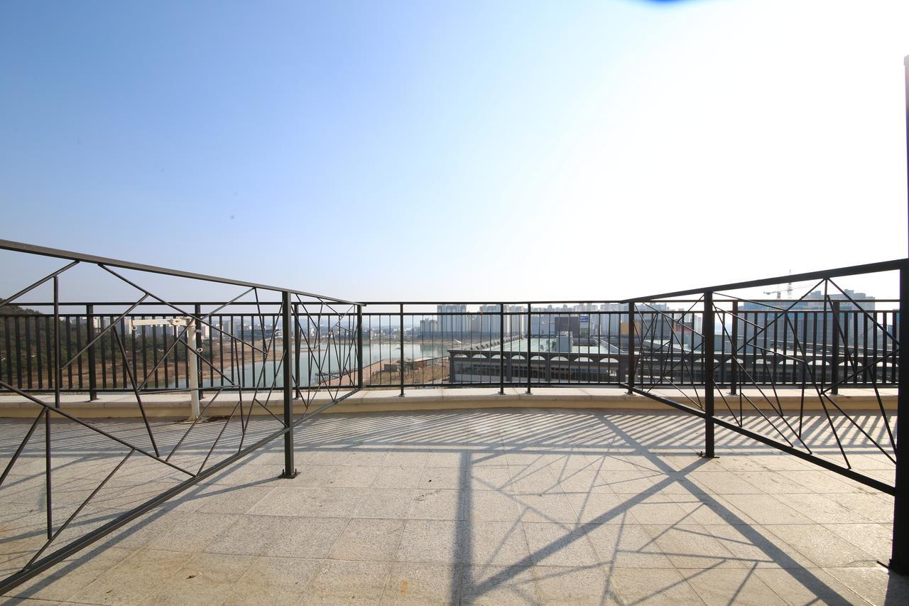 Lake 45 Hotel Naju Екстериор снимка