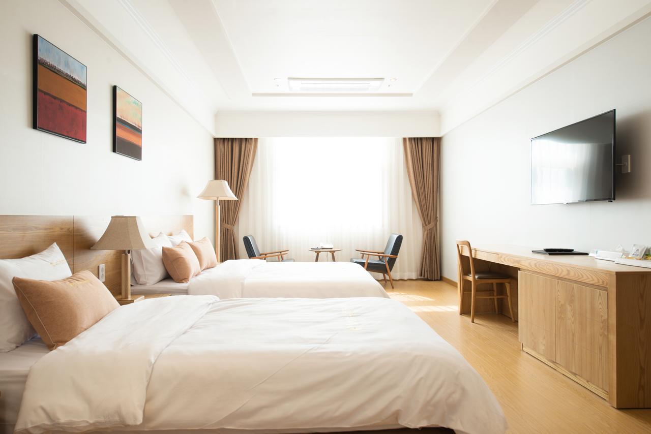 Lake 45 Hotel Naju Екстериор снимка