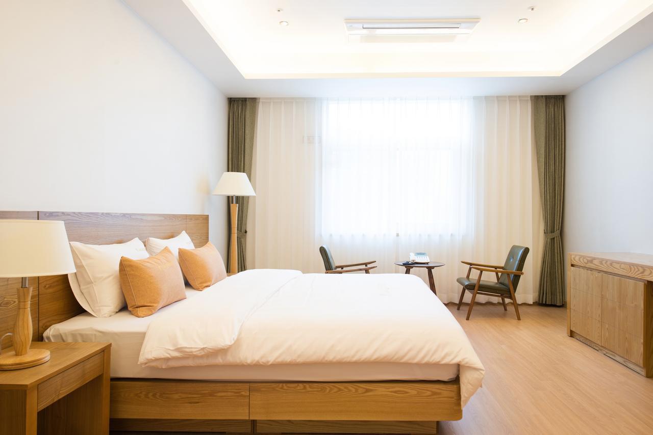 Lake 45 Hotel Naju Екстериор снимка
